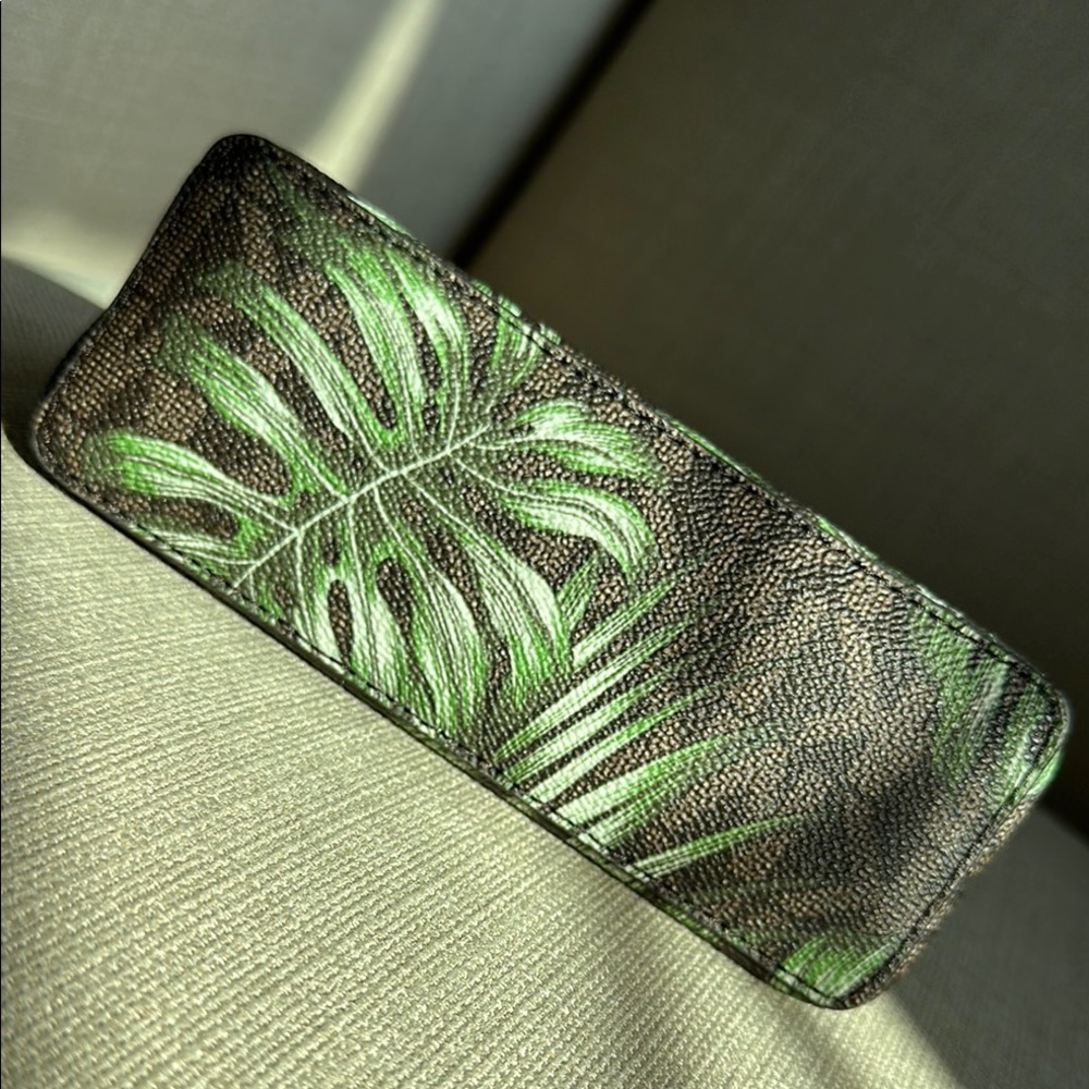 🌿NWOT🌿 Michael Kors Leaf Print Cosmetic Bag - Picture 5 of 8
